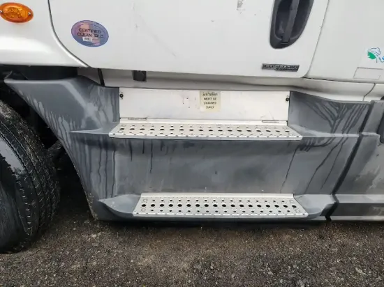 Picture of (Used) 2018 Freightliner Cascadia 125, TANK FAIRINGS
