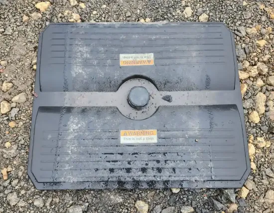 Picture of (Used) 2020 Freightliner Cascadia 126, BATTERY BOX COVER