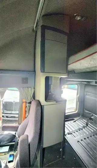 Picture of (Used) 2018 Freightliner Cascadia 125, SLEEPER CABINETS