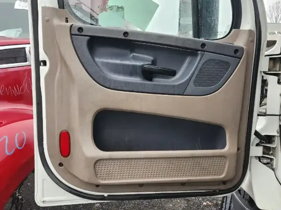 Picture of (Used) 2018 Freightliner Cascadia 125, INTERIOR DOOR PANEL