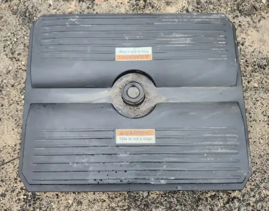 Picture of (Used) 2022 Freightliner Cascadia 126, BATTERY BOX COVER