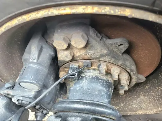 Picture of (Used) 2019 International LT625, FRONT DIFFERENTIAL HUBS