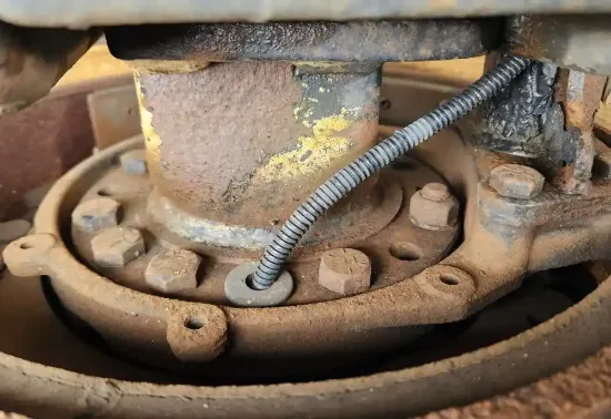 Picture of (Used) 2000 International 9400, REAR DIFFERENTIAL HUBS