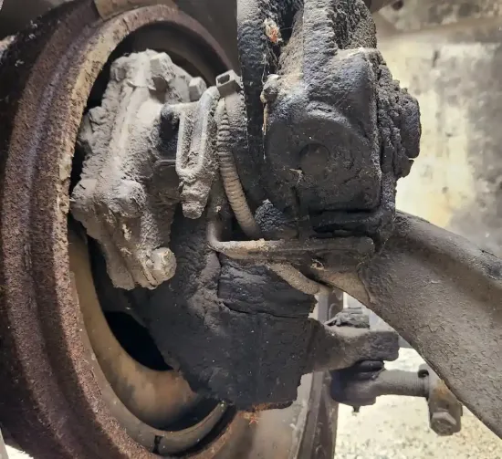 Picture of (Used) 2000 International 9400, FRONT SPINDLE/KNUCKLE