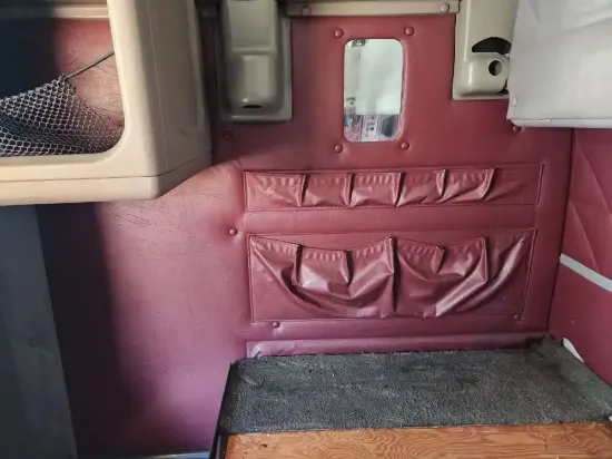 Picture of (Used) 2000 International 9400, HEAD LINER BUNK