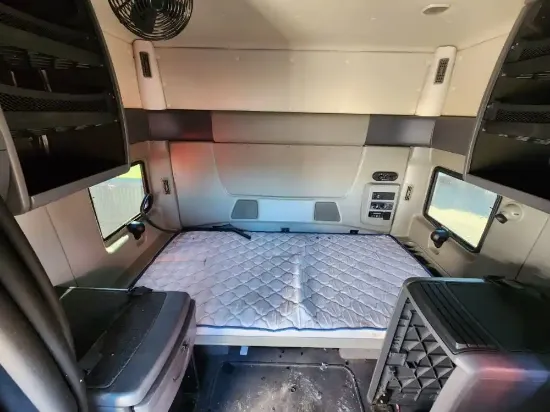 Picture of (Used) 2015 International PROSTAR, SLEEPER BUNK