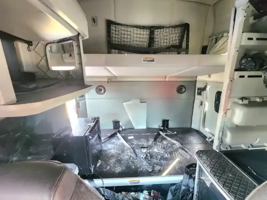 Picture of (Used) 2019 Kenworth T680, SLEEPER BUNK