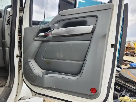 Picture of (Used) 2019 Kenworth T680, INTERIOR DOOR PANEL