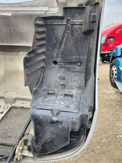 Picture of (Used) 2019 Kenworth T680, FENDER LINER HOOD