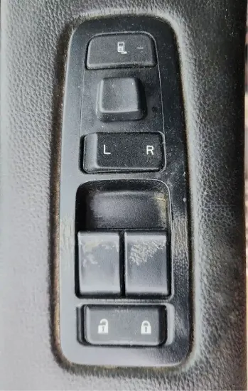 Picture of (Used) 2023 Peterbilt 567, DOOR ELECTRIC SWITCH
