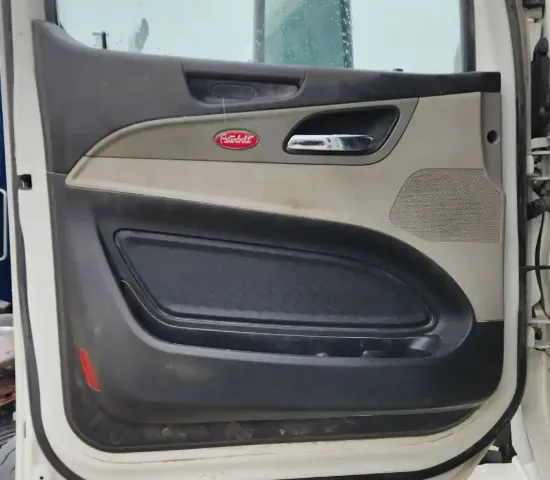 Picture of (Used) 2023 Peterbilt 567, INTERIOR DOOR PANEL