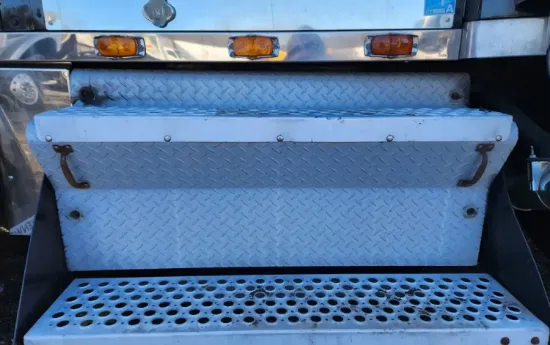 Picture of (Used) 2000 Kenworth W900, BATTERY BOX COVER