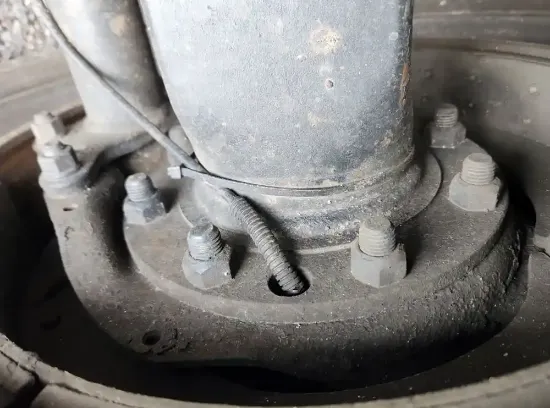 Picture of (Used) 2000 Kenworth W900, REAR DIFFERENTIAL HUBS