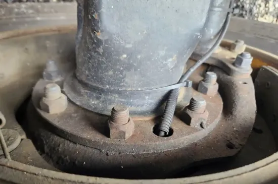 Picture of (Used) 2000 Kenworth W900, REAR DIFFERENTIAL HUBS