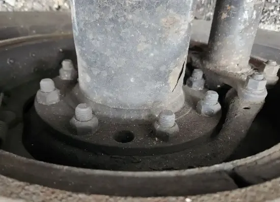 Picture of (Used) 2000 Kenworth W900, FRONT DIFFERENTIAL HUBS