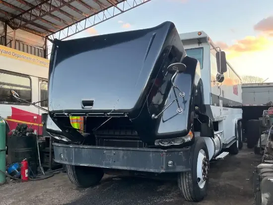 Picture of 2005-volvo-vhd-truck-delivery