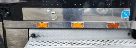 Picture of (Used) 2000 Kenworth W900, UNDER DOOR CAB LIGHTING