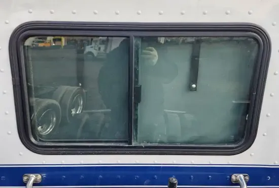 Picture of (Used) 2022 Kenworth T880, BACK GLASS