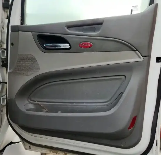 Picture of (Used) 2018 Peterbilt 579, INTERIOR DOOR PANEL