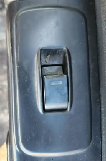Picture of (Used) 2009 Hino 268, DOOR ELECTRIC SWITCH