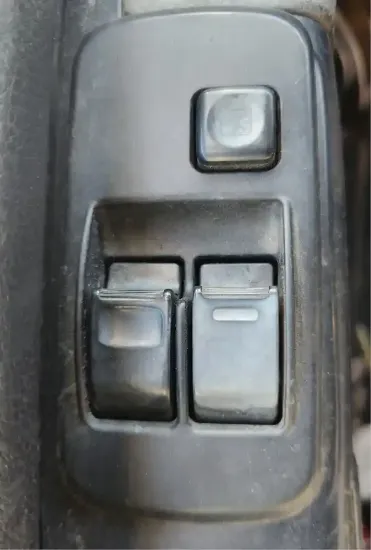 Picture of (Used) 2009 Hino 268, DOOR ELECTRIC SWITCH