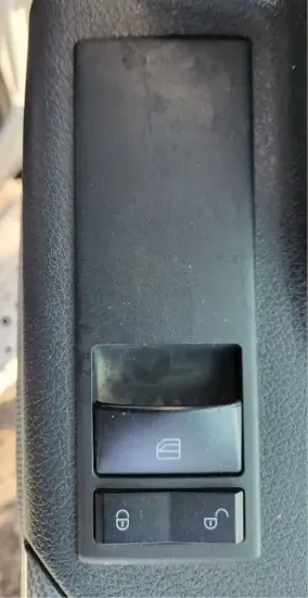 Picture of (Used) 2021 Freightliner Cascadia 126, DOOR ELECTRIC SWITCH