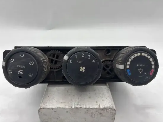 Picture of (Used) 2012 Mitsubishi FEC925, HEATER/AC CONTROL ASSYS