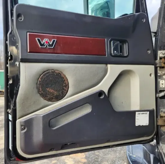 Picture of (Used) 2018 Western Star 5700, INTERIOR DOOR PANEL