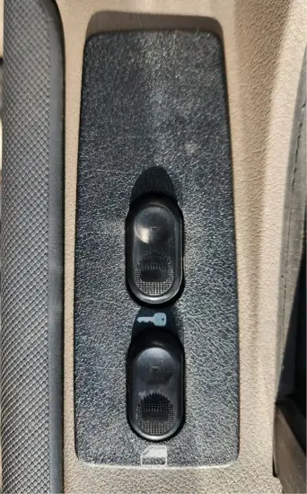 Picture of (Used) 2020 Freightliner Cascadia 125, DOOR ELECTRIC SWITCH