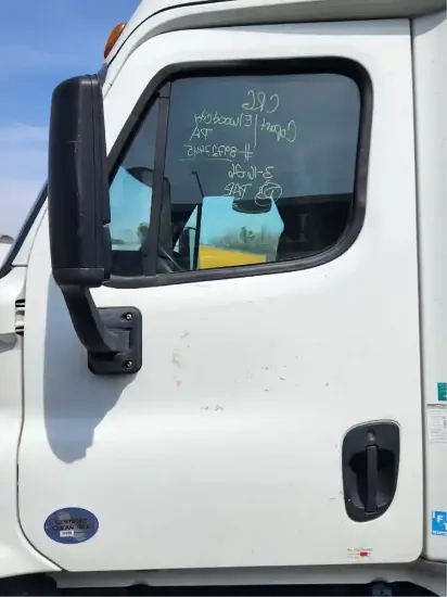 Picture of (Used) 2020 Freightliner Cascadia 125, DOOR