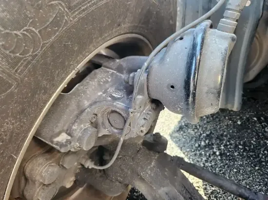 Picture of (Used) 2022 Peterbilt 579, BRAKE CALIPER FRONT AXLE BEAM