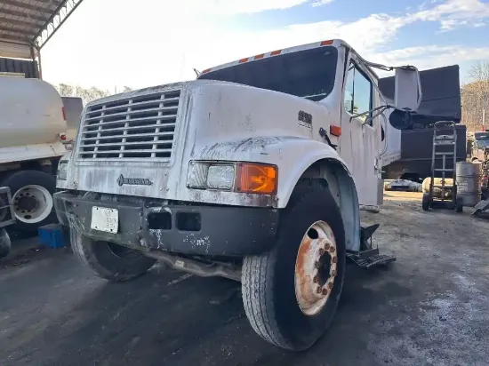 Picture of 1995-international-4900-truck-delivery