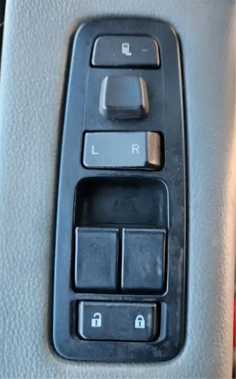 Picture of (Used) 2022 Peterbilt 579, DOOR ELECTRIC SWITCH