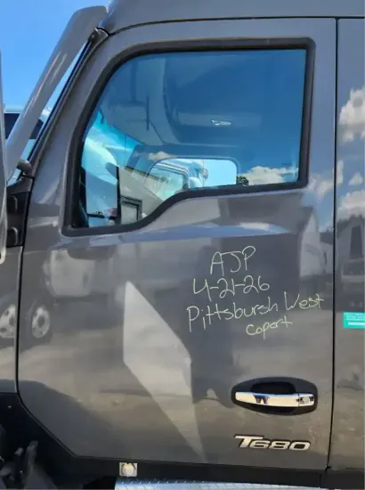 Picture of (Used) 2023 Kenworth T680, DOOR