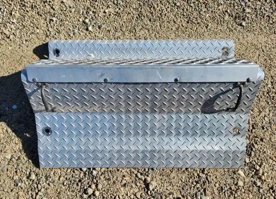Picture of (Used) 2023 Kenworth T680, BATTERY BOX COVER