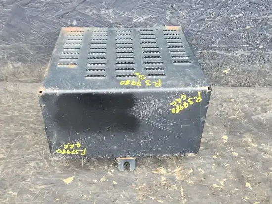 Picture of (Used) 1999 GMC C7500, BATTERY BOX COVER