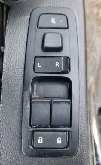 Picture of (Used) 2026 Kenworth T680, DOOR ELECTRIC SWITCH