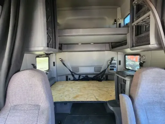 Picture of (Used) 2022 International LT625, SLEEPER BUNK