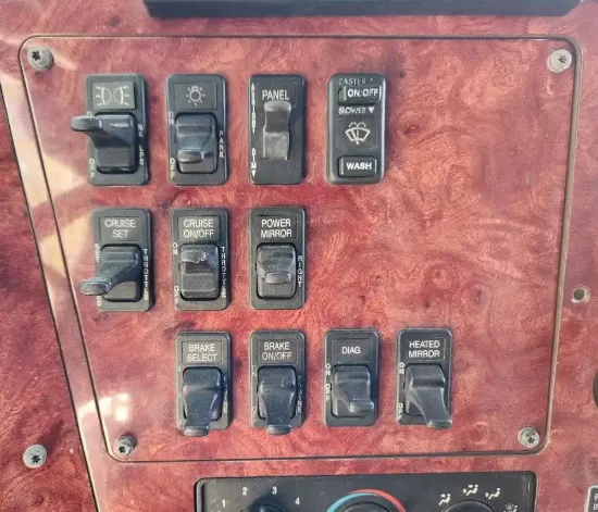 Picture of (Used) 2004 International 9400I, MISCELLANEOUS DASH SWITCHES