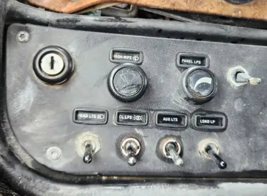Picture of (Used) 2004 Peterbilt 385, MISCELLANEOUS DASH SWITCHES