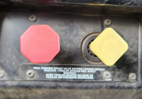 Picture of (Used) 2004 Peterbilt 385, MISCELLANEOUS DASH SWITCHES