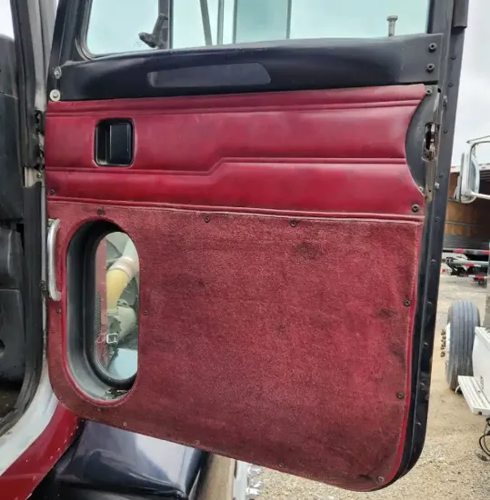 Picture of (Used) 2004 Peterbilt 385, INTERIOR DOOR PANEL