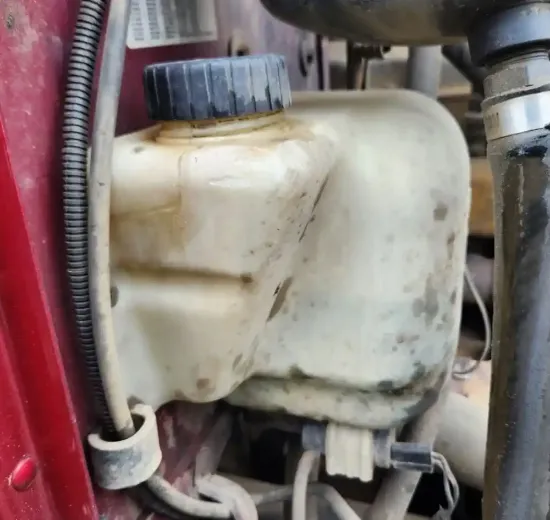 Picture of (Used) 2004 Peterbilt 385, WASHER BOTTLE