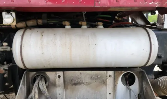 Picture of (Used) 2004 Peterbilt 385, AIR TANK (1)