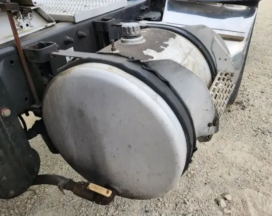 Picture of (Used) 2004 Peterbilt 385, HYDRAULIC TANK