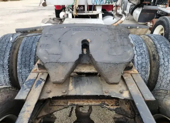 Picture of (Used) 2004 Peterbilt 385, FIFTH WHEEL