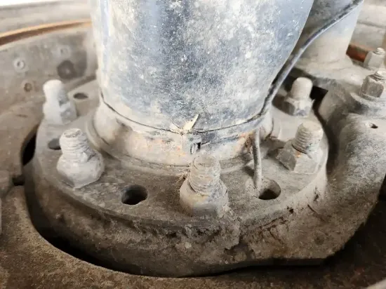 Picture of (Used) 2004 Peterbilt 385, REAR DIFFERENTIAL HUBS