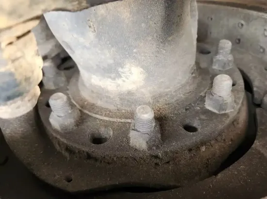 Picture of (Used) 2004 Peterbilt 385, FRONT DIFFERENTIAL HUBS