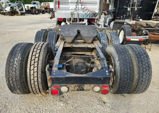 Picture of (Used) 2004 Peterbilt 385, COMPLETE TANDEM CUTOFF