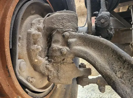 Picture of (Used) 2004 Peterbilt 385, FRONT SPINDLE/KNUCKLE